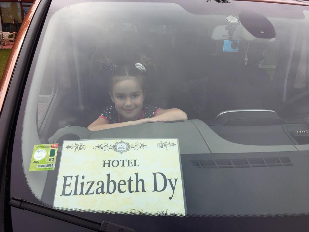 Elizabeth Dy Boutique 3*